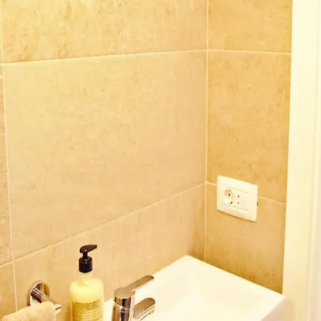 Apartment 2 Min Walk To Beach - Private Solarium Bungalow