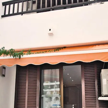 2 Min Walk To Beach - Private Solarium Bungalow Apartment *