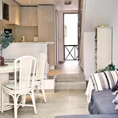 Apartment 2 Min Walk To Beach - Private Solarium Bungalow *