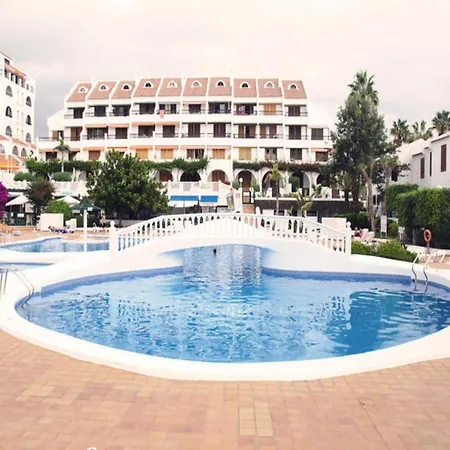 2 Min Walk To Beach - Private Solarium Bungalow Apartment *